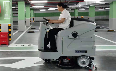 郑州车间用全自动洗地机和半自动洗地机的区别