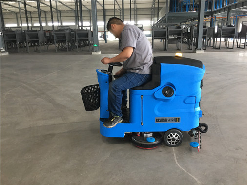 无锡江阴小型驾驶式洗地机-优尼斯洗地机