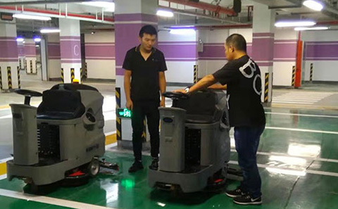 地下车库清洗，就选优尼斯驾驶式洗地机