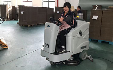优尼斯U900H运用于大型工厂车间地面清洁