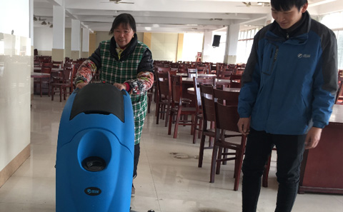 食堂餐厅清洁选用优尼斯洗地机很适宜
