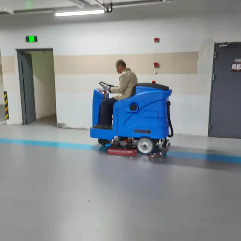 优尼斯驾驶式洗地机