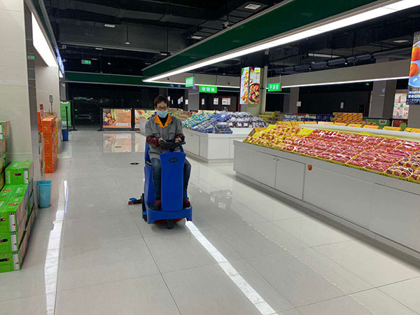 优尼斯驾驶式洗地机